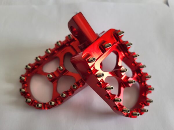 dyna red foot pegs